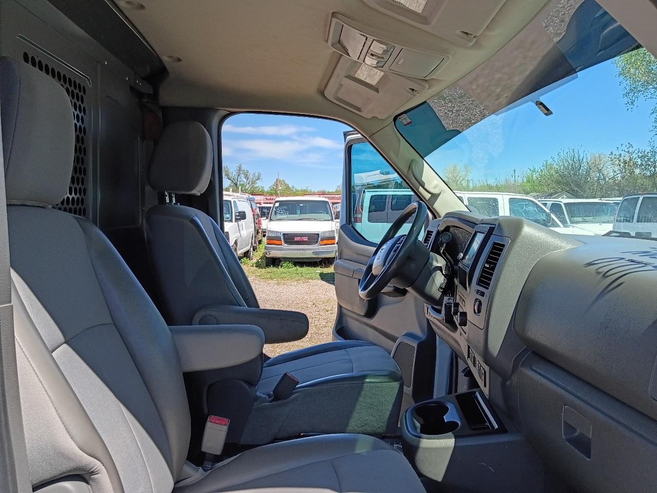 Nissan NV Cargo 1500 SV 2020