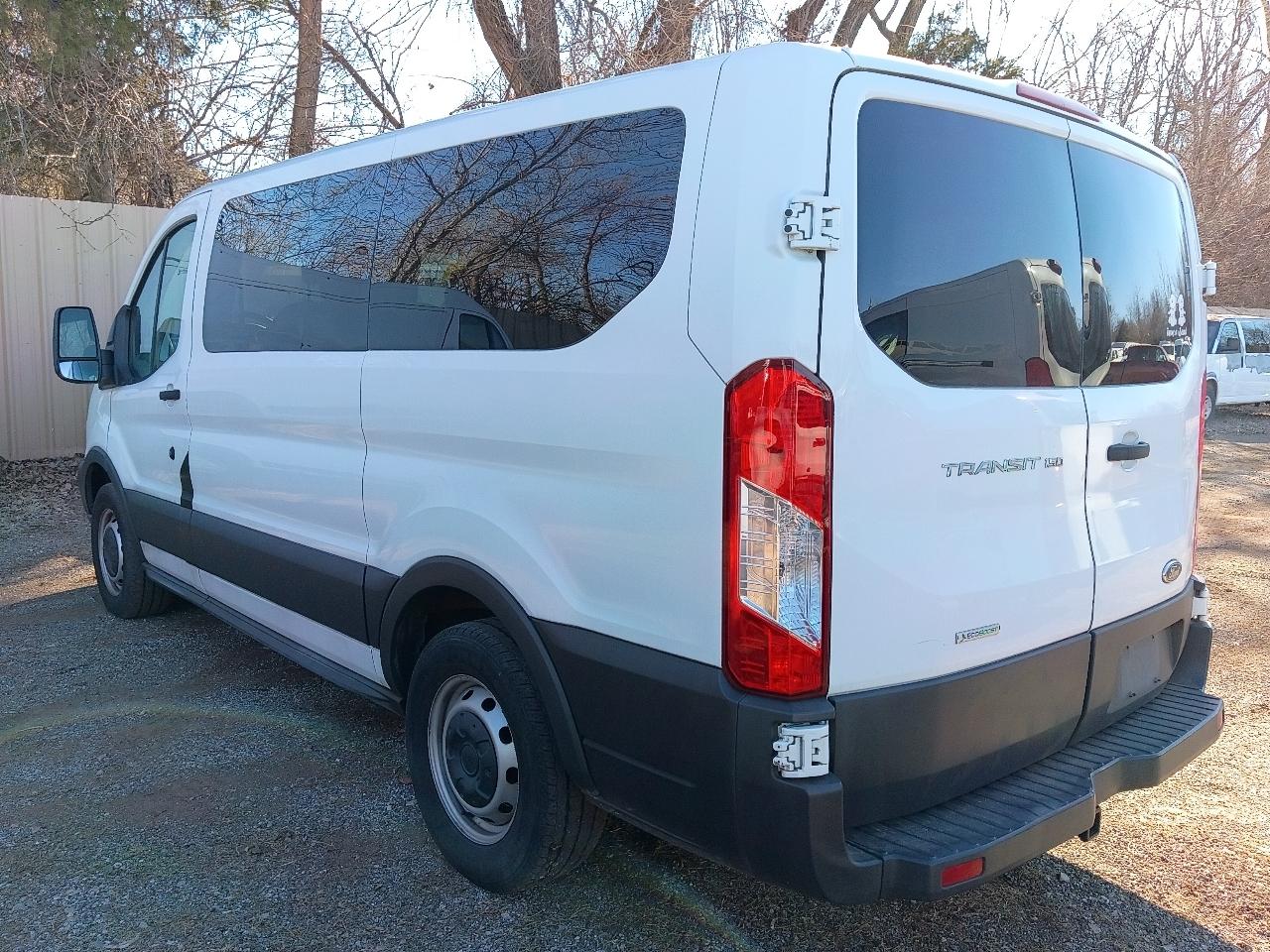 Ford Transit 150 Wagon Low Roof XL w/Sliding Pass. 130-in. WB 2015