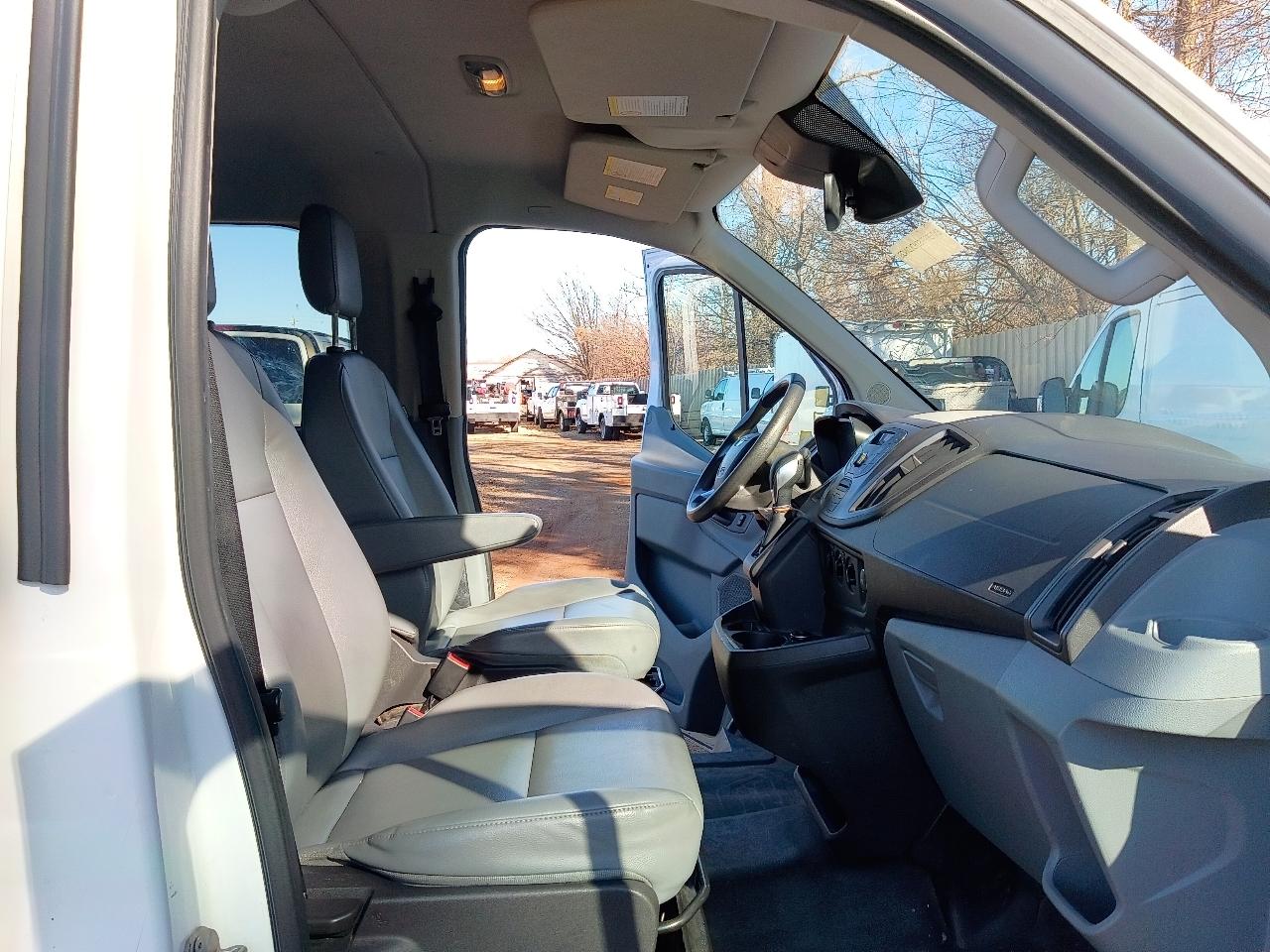 Ford Transit 150 Wagon Low Roof XL w/Sliding Pass. 130-in. WB 2015