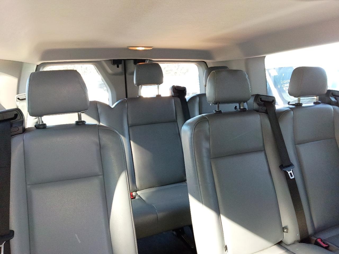 Ford Transit 150 Wagon Low Roof XL w/Sliding Pass. 130-in. WB 2015