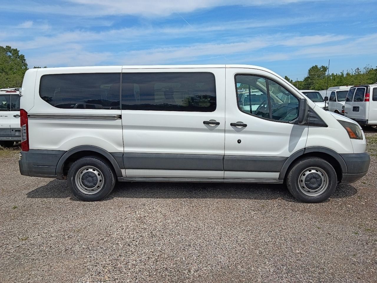 Ford Transit 150 Wagon Low Roof XL w/Sliding Pass. 130-in. WB 2015