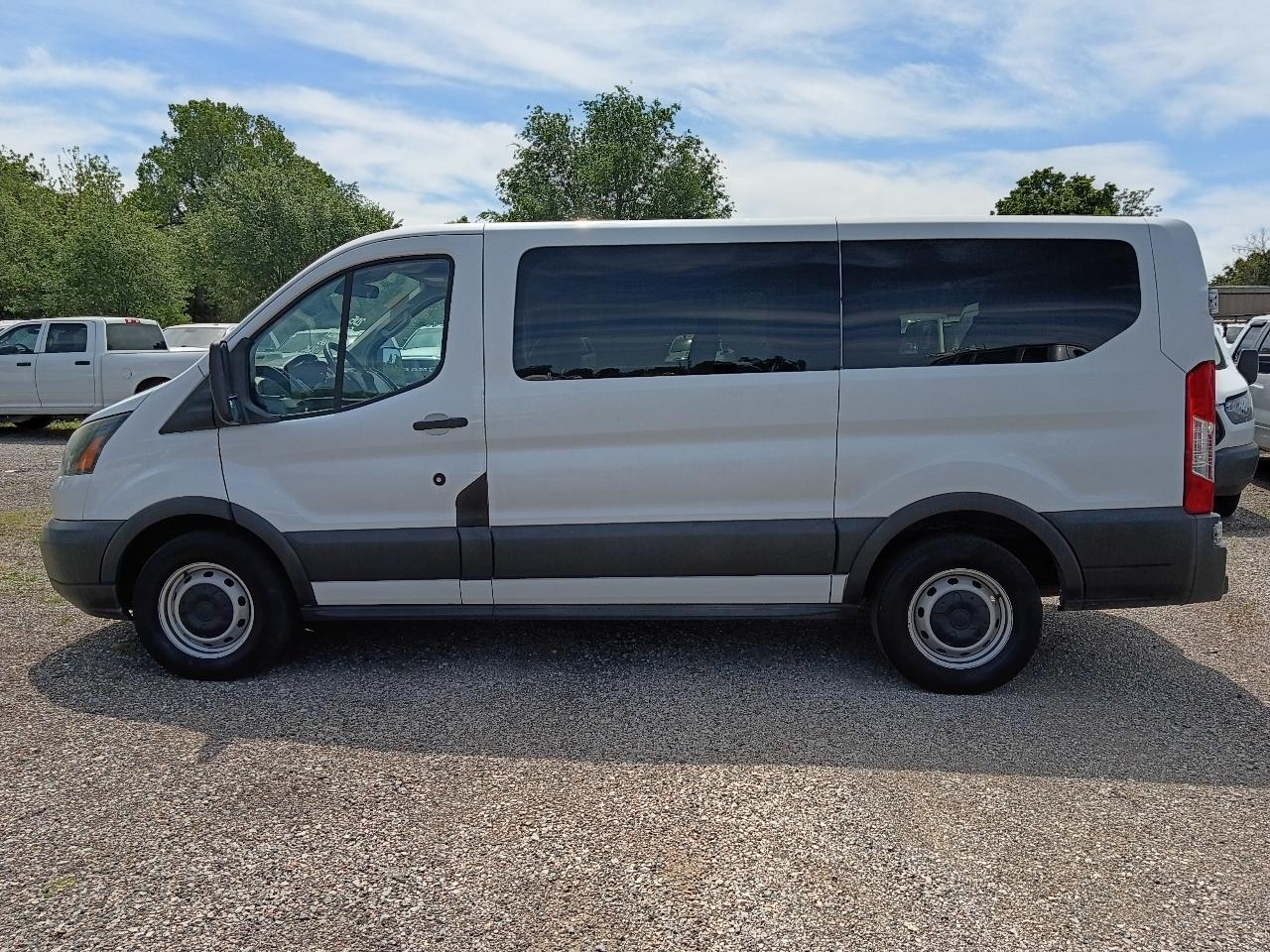 Ford Transit 150 Wagon Low Roof XL w/Sliding Pass. 130-in. WB 2015