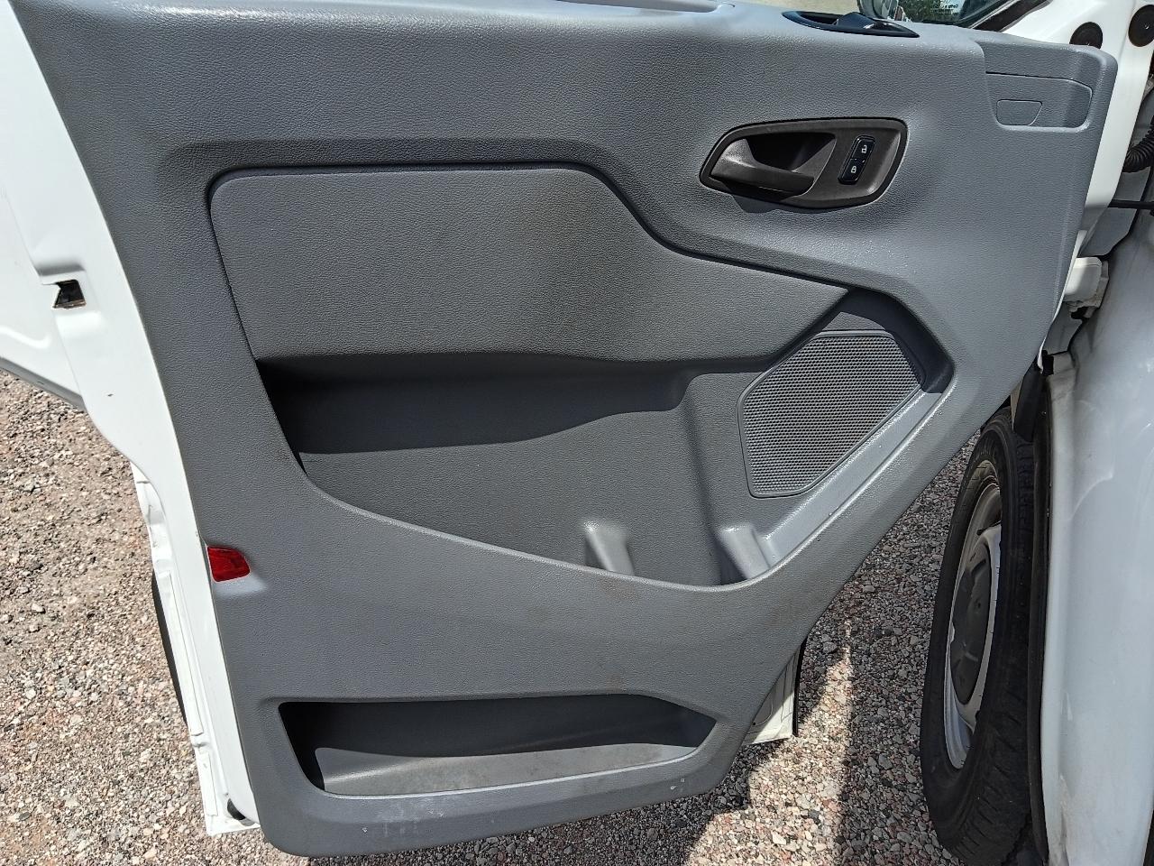 Ford Transit 150 Wagon Low Roof XL w/Sliding Pass. 130-in. WB 2015