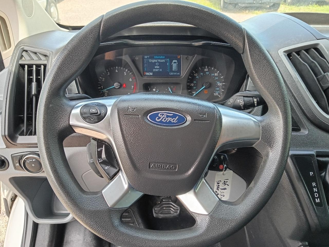 Ford Transit 150 Wagon Low Roof XL w/Sliding Pass. 130-in. WB 2015