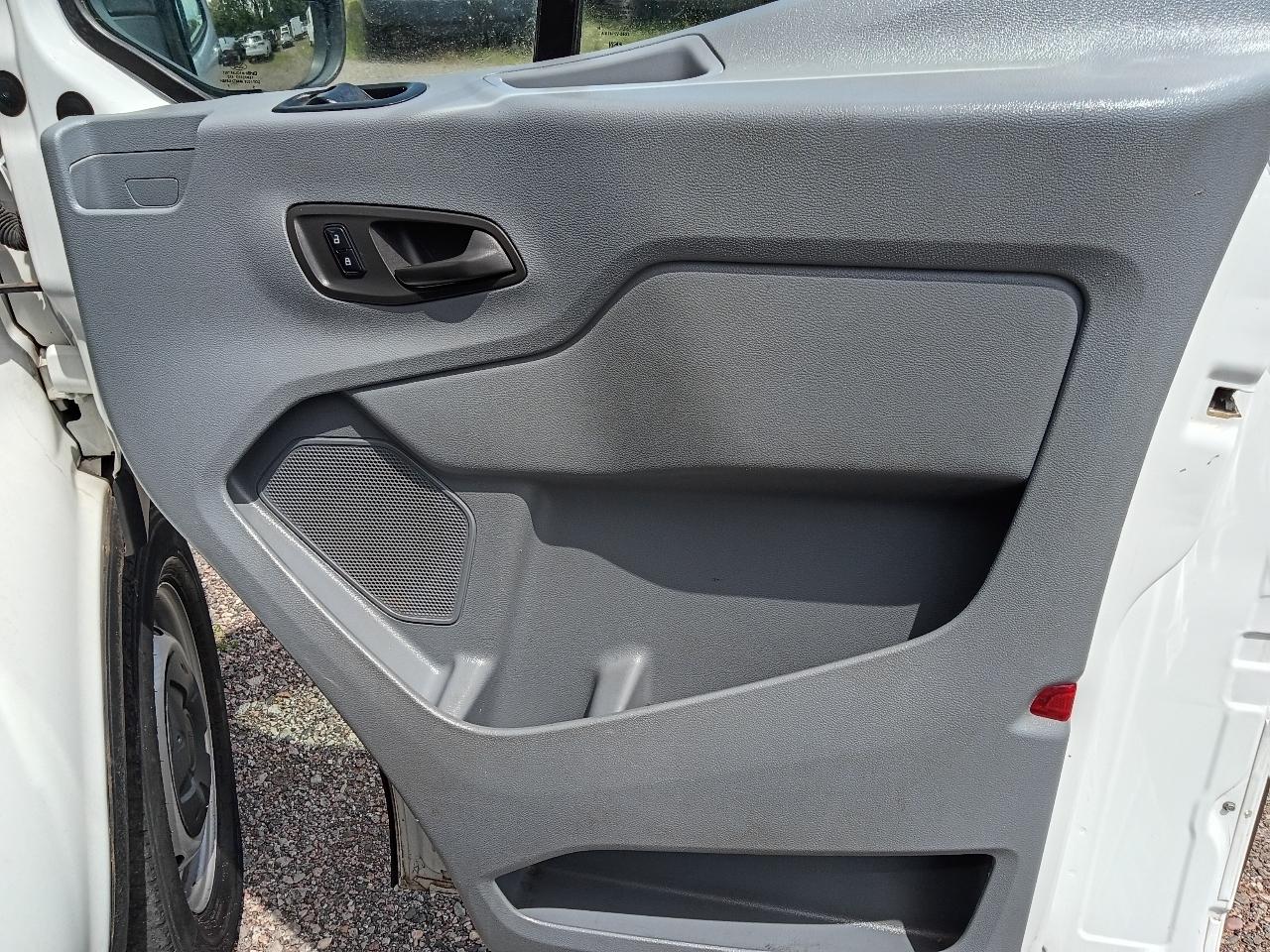 Ford Transit 150 Wagon Low Roof XL w/Sliding Pass. 130-in. WB 2015