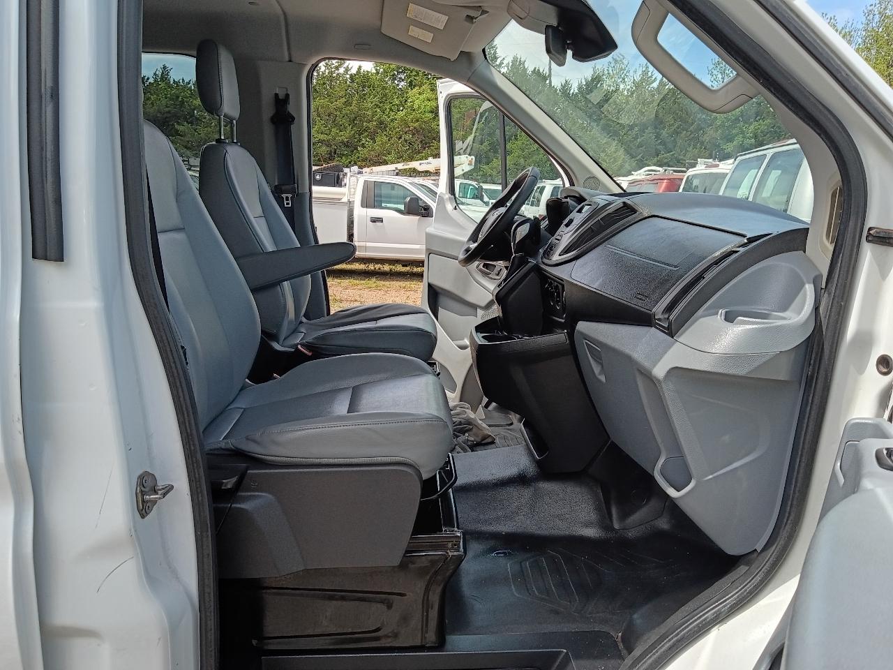 Ford Transit 150 Wagon Low Roof XL w/Sliding Pass. 130-in. WB 2015