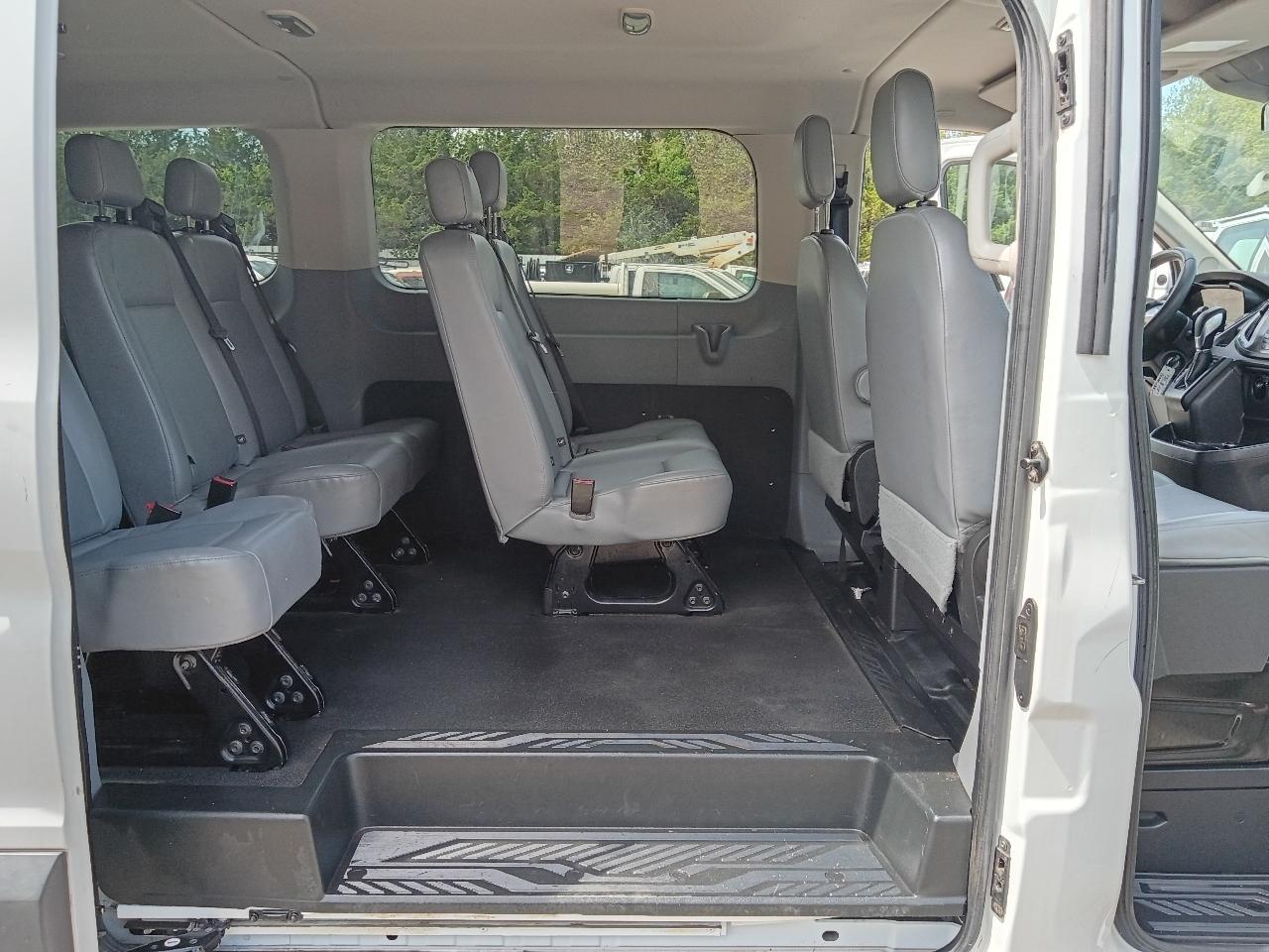 Ford Transit 150 Wagon Low Roof XL w/Sliding Pass. 130-in. WB 2015