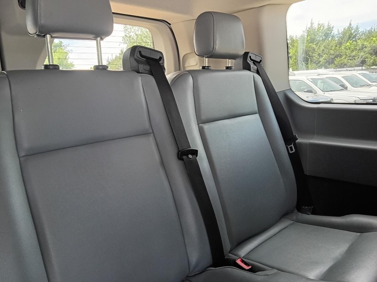 Ford Transit 150 Wagon Low Roof XL w/Sliding Pass. 130-in. WB 2015