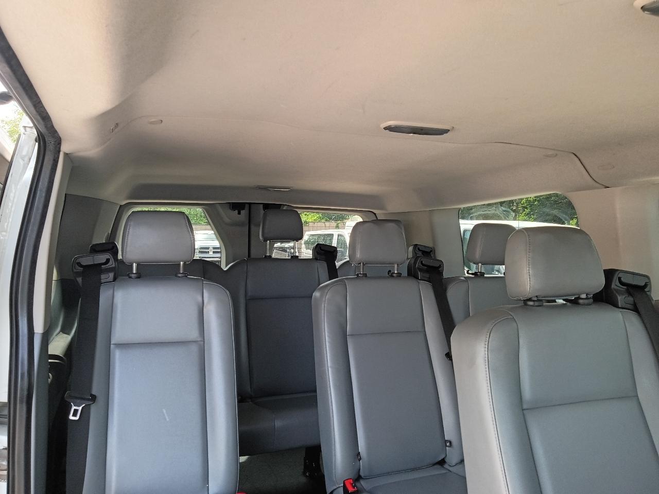 Ford Transit 150 Wagon Low Roof XL w/Sliding Pass. 130-in. WB 2015