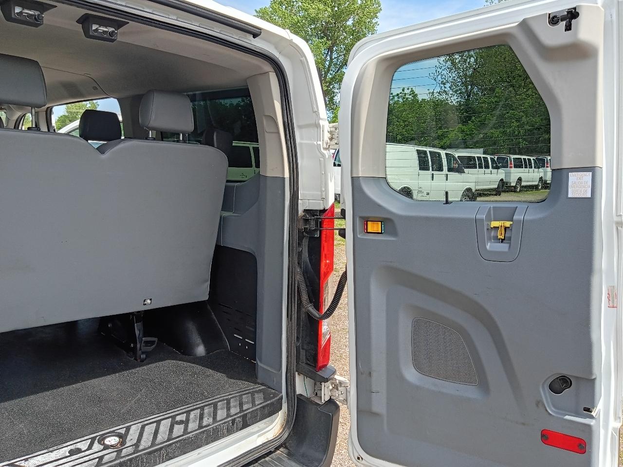 Ford Transit 150 Wagon Low Roof XL w/Sliding Pass. 130-in. WB 2015