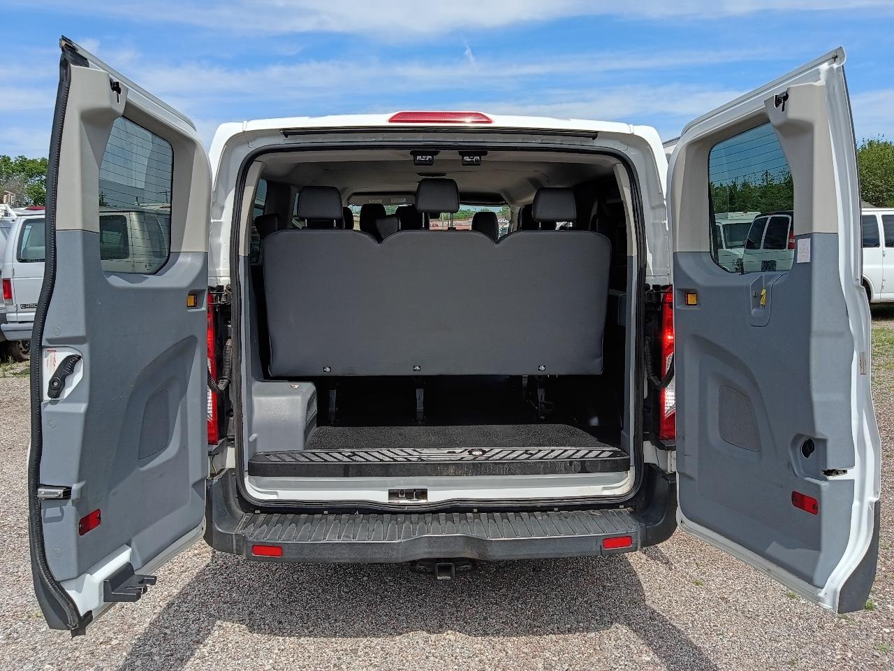 Ford Transit 150 Wagon Low Roof XL w/Sliding Pass. 130-in. WB 2015