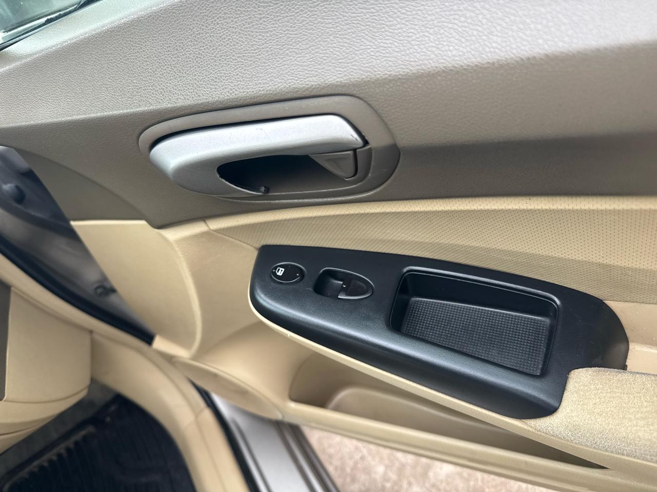 Honda Civic LX Sedan AT 2006