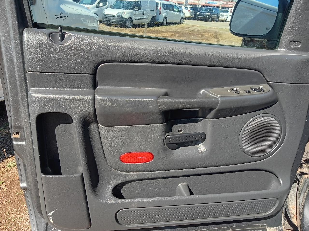 Dodge Ram 1500 Laramie Long Bed 2WD 2004