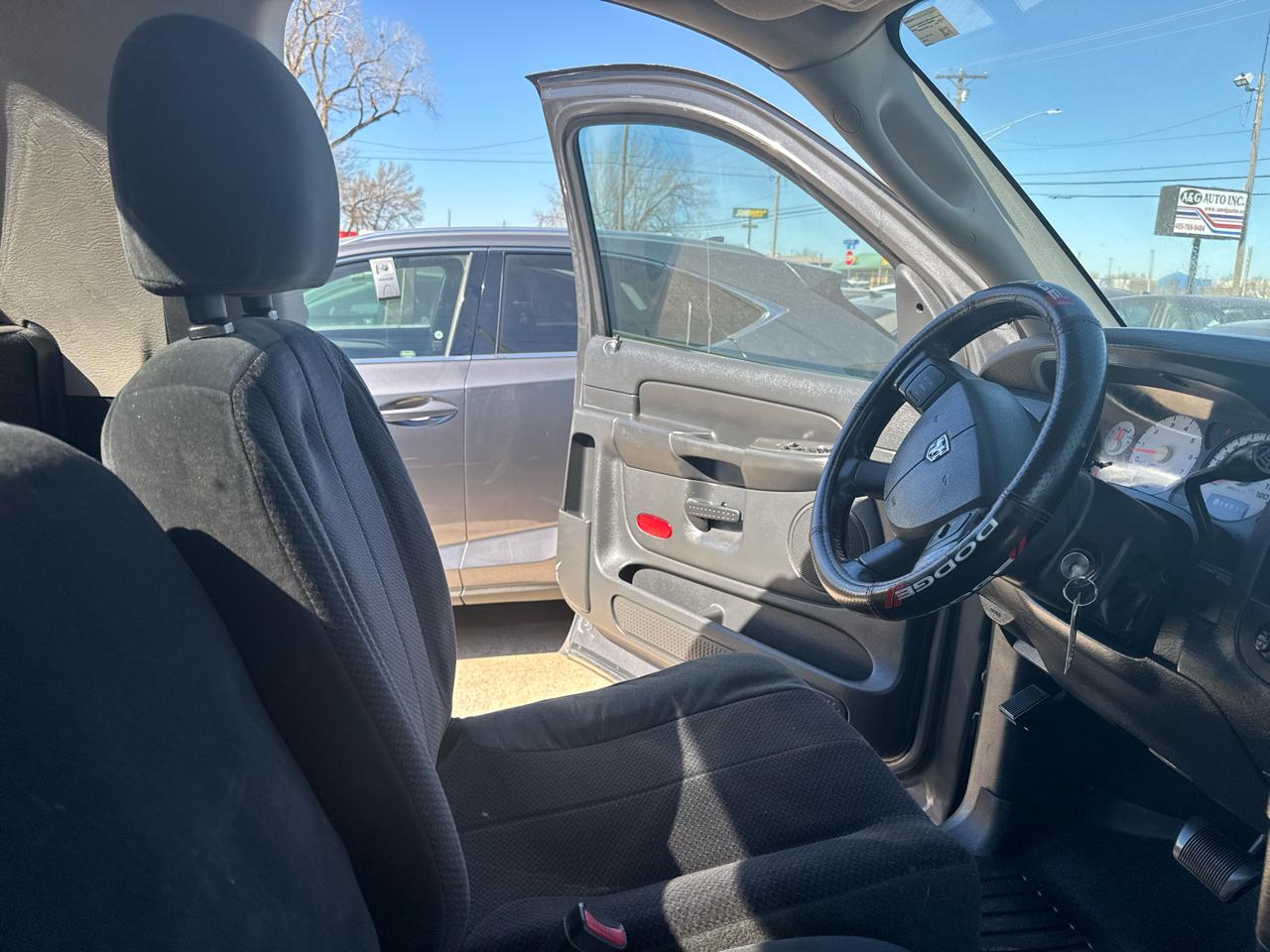 Dodge Ram 1500 Laramie Long Bed 2WD 2004