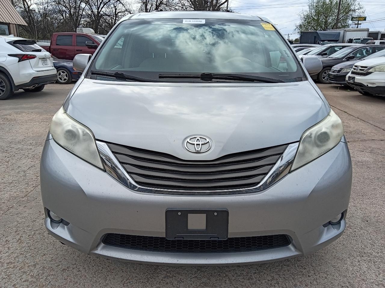 Toyota Sienna  2014