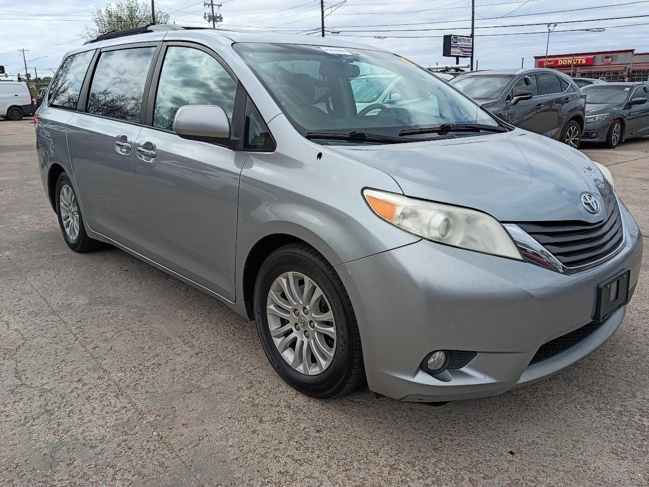 Toyota Sienna  2014