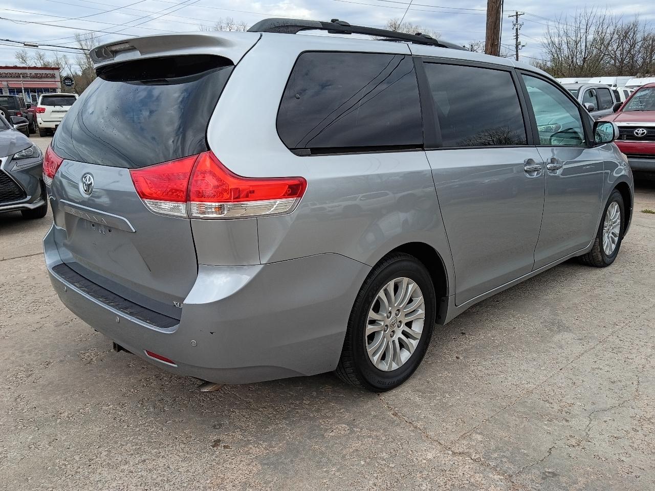 Toyota Sienna  2014