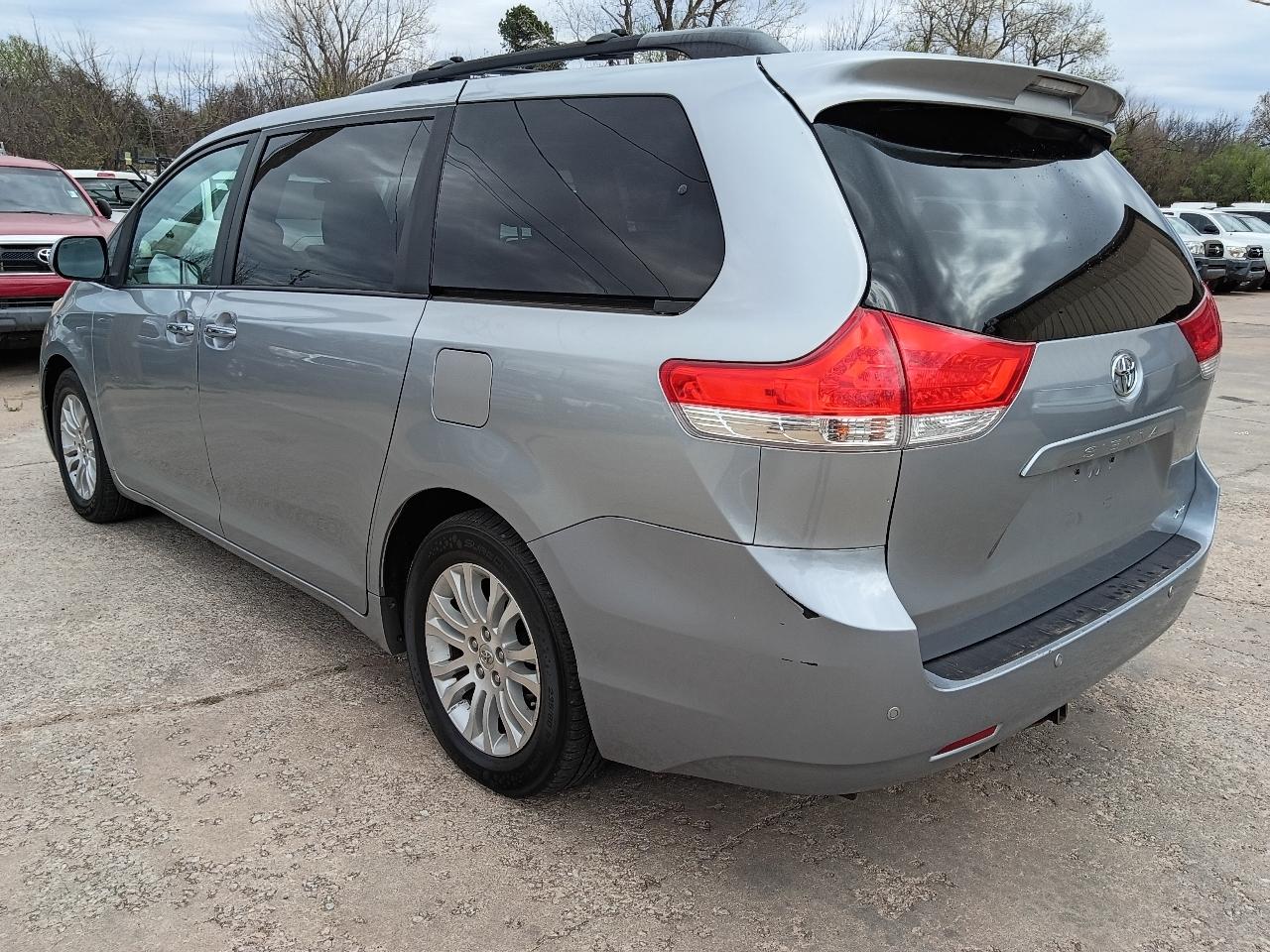 Toyota Sienna  2014