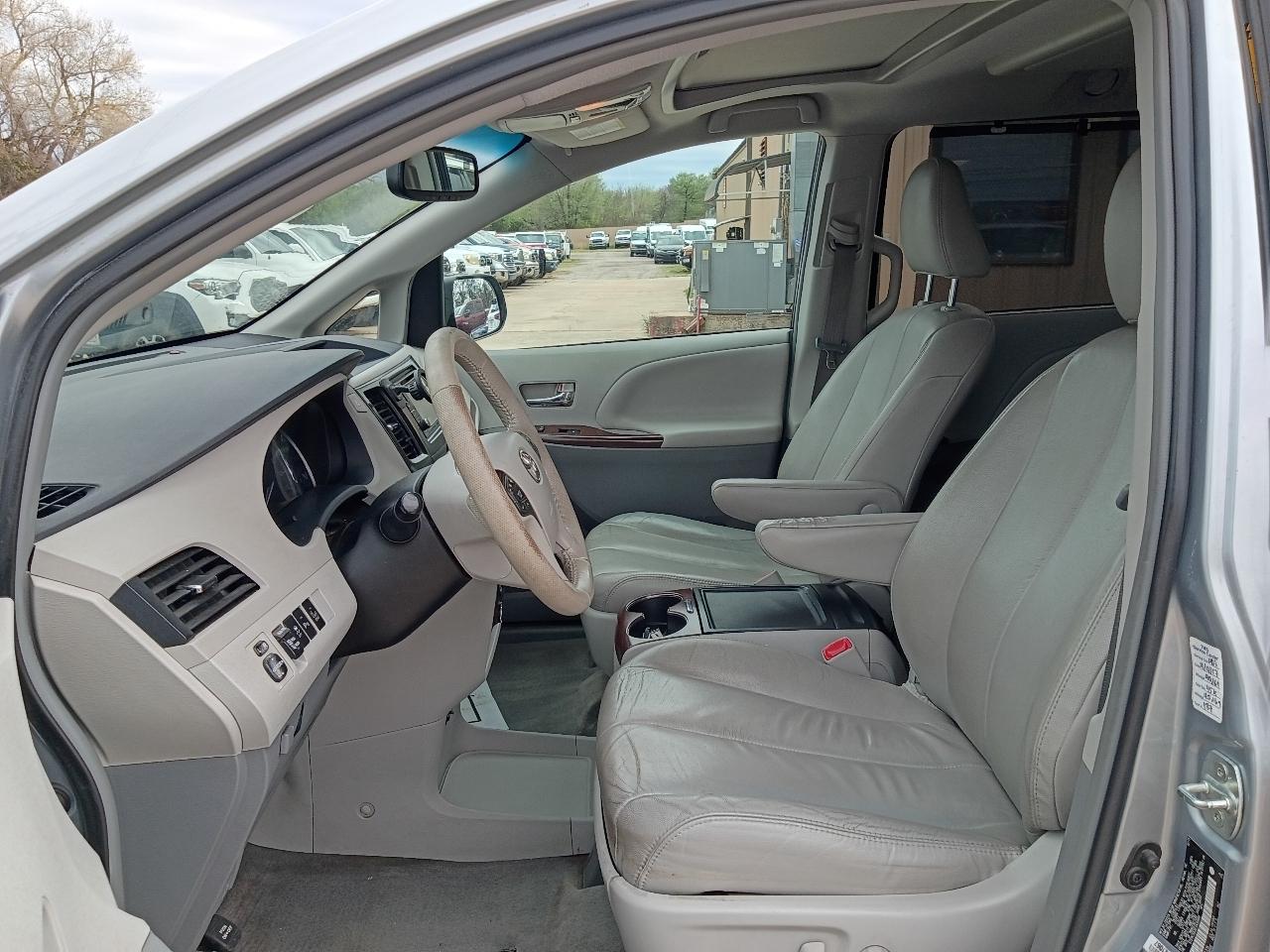 Toyota Sienna  2014