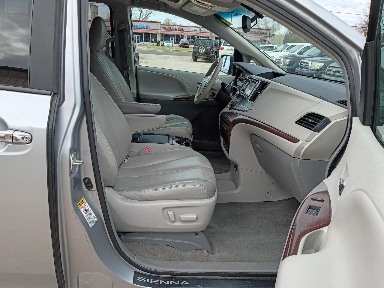 Toyota Sienna  2014