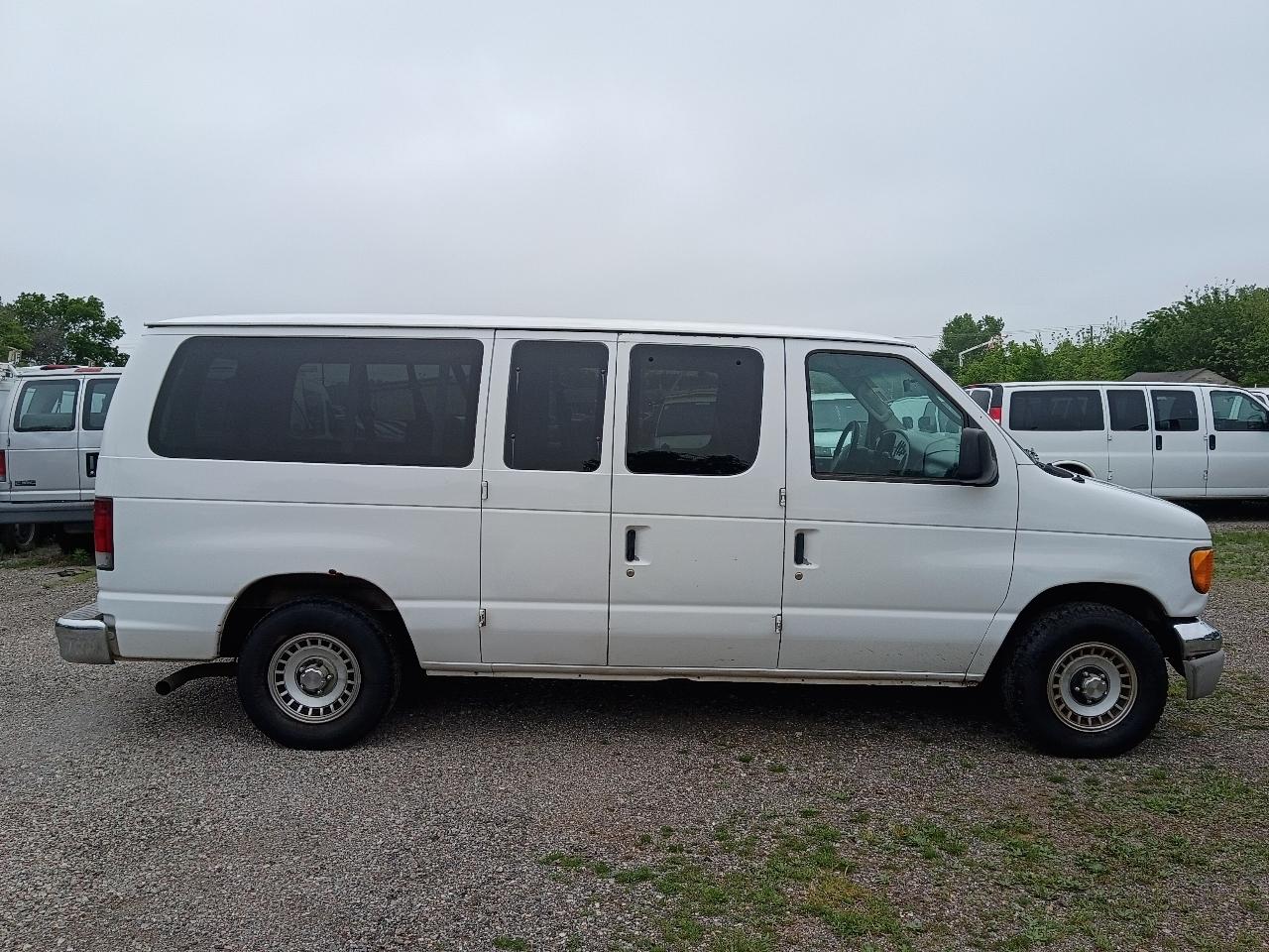 Ford Econoline E-150 XL 2003