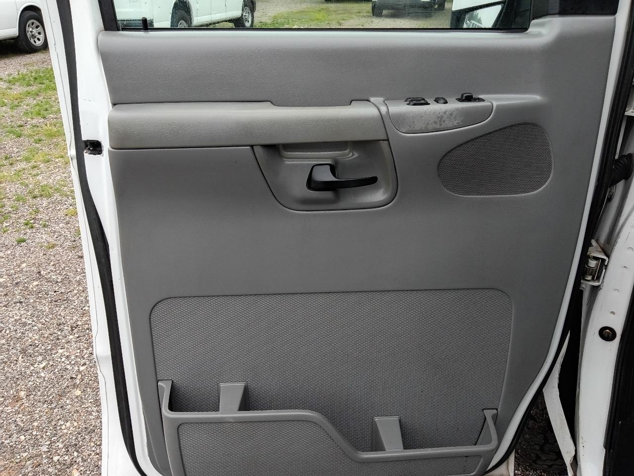 Ford Econoline E-150 XL 2003