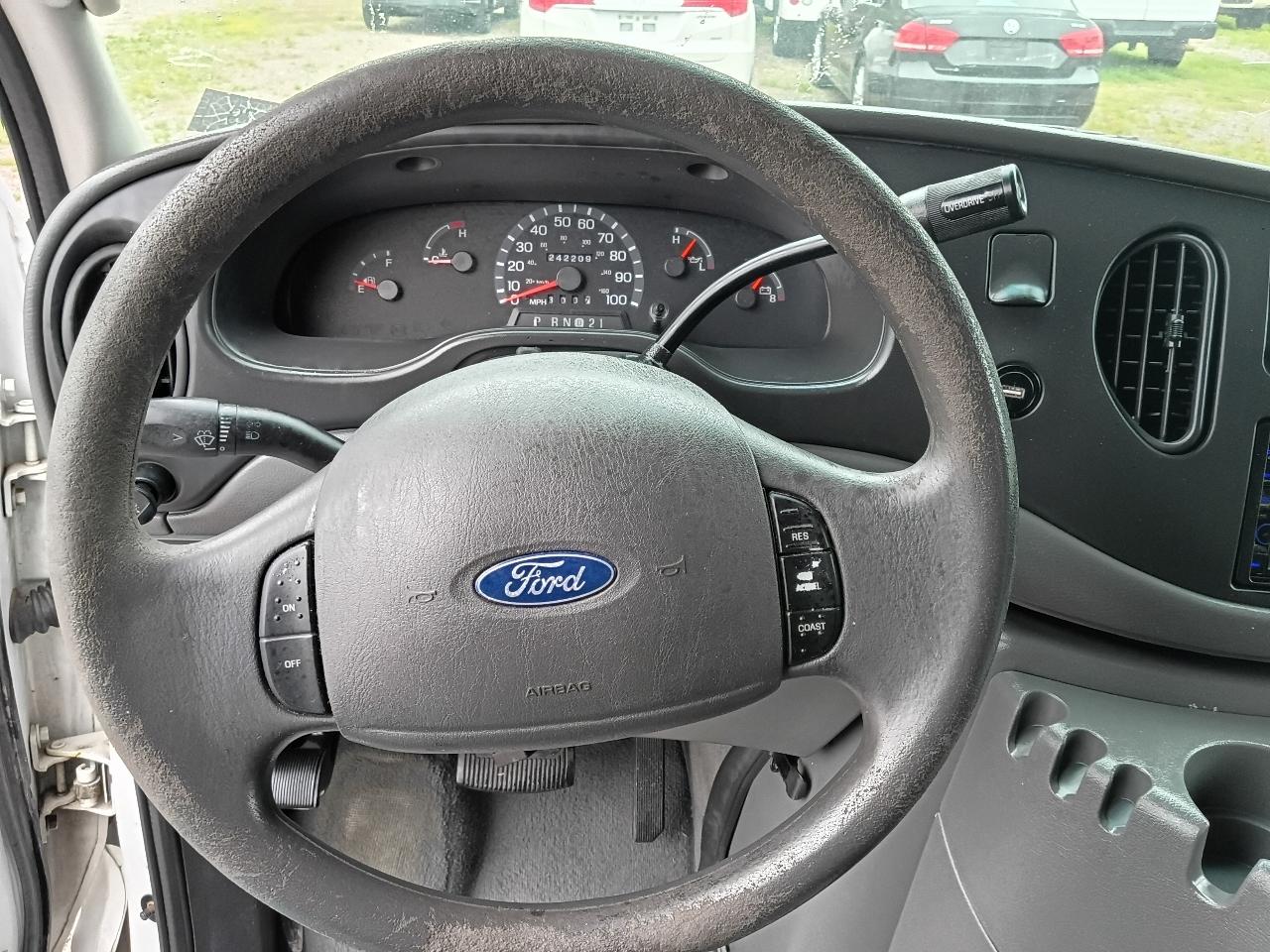 Ford Econoline E-150 XL 2003