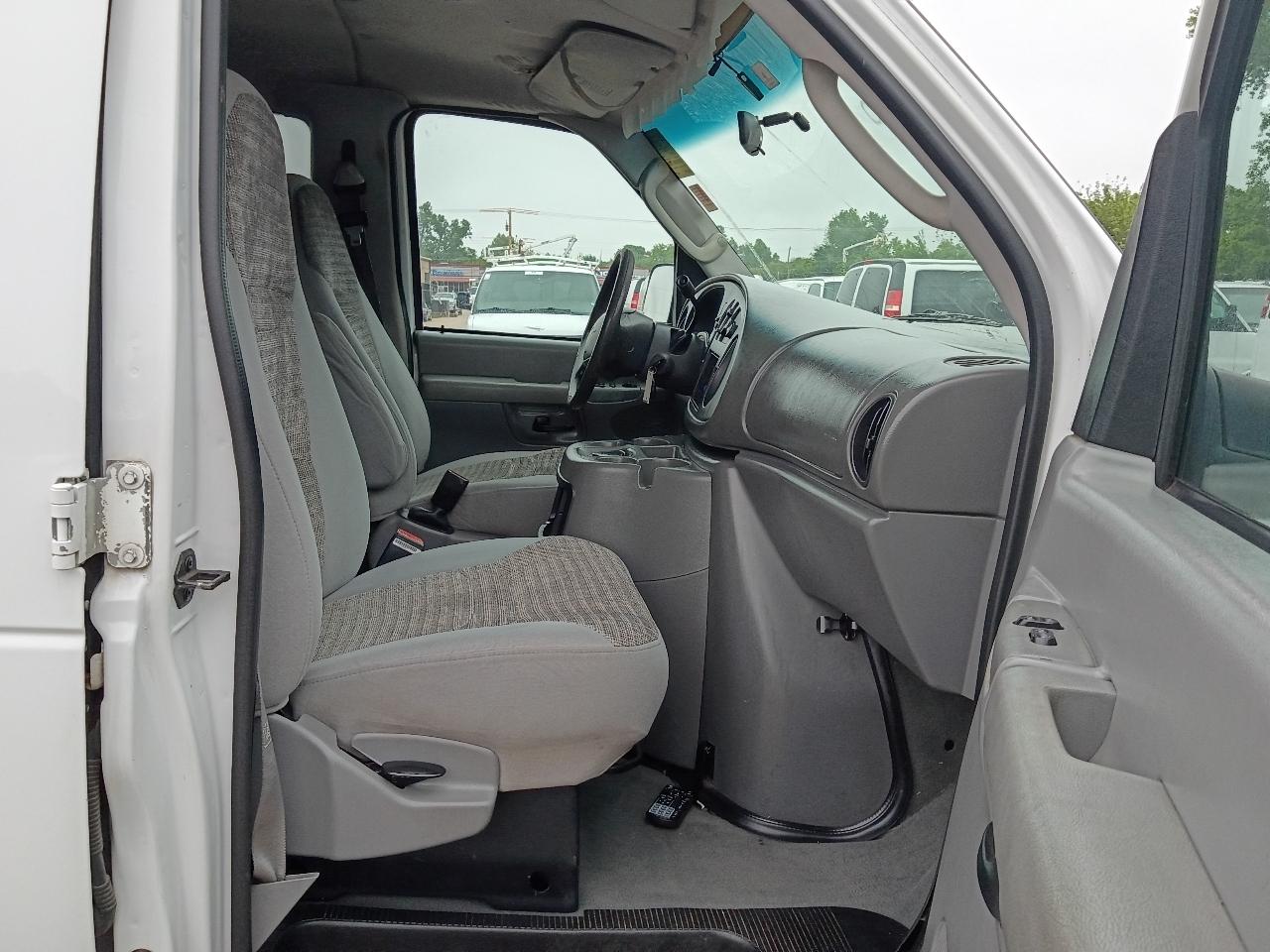 Ford Econoline E-150 XL 2003