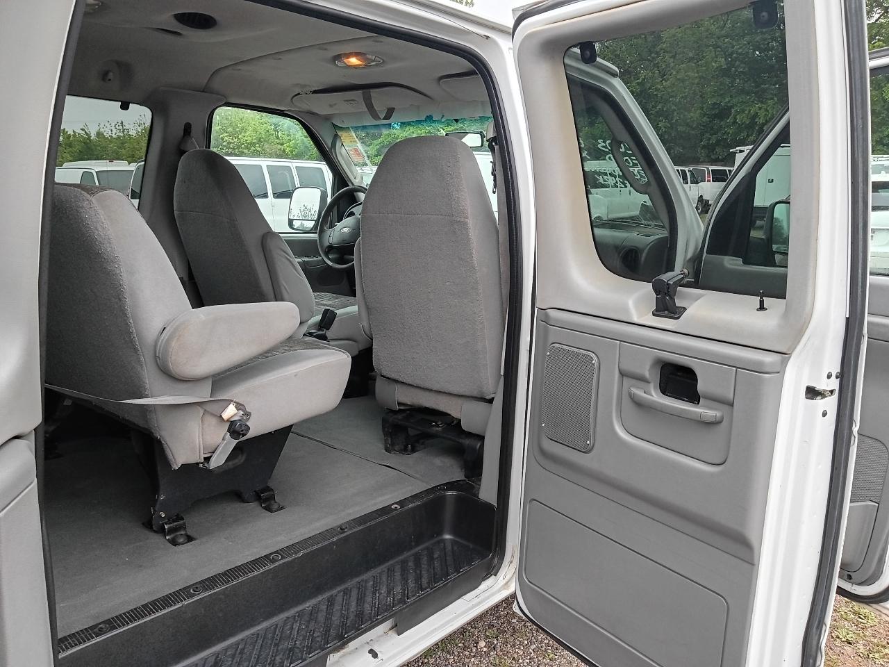 Ford Econoline E-150 XL 2003