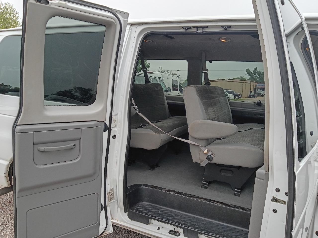 Ford Econoline E-150 XL 2003