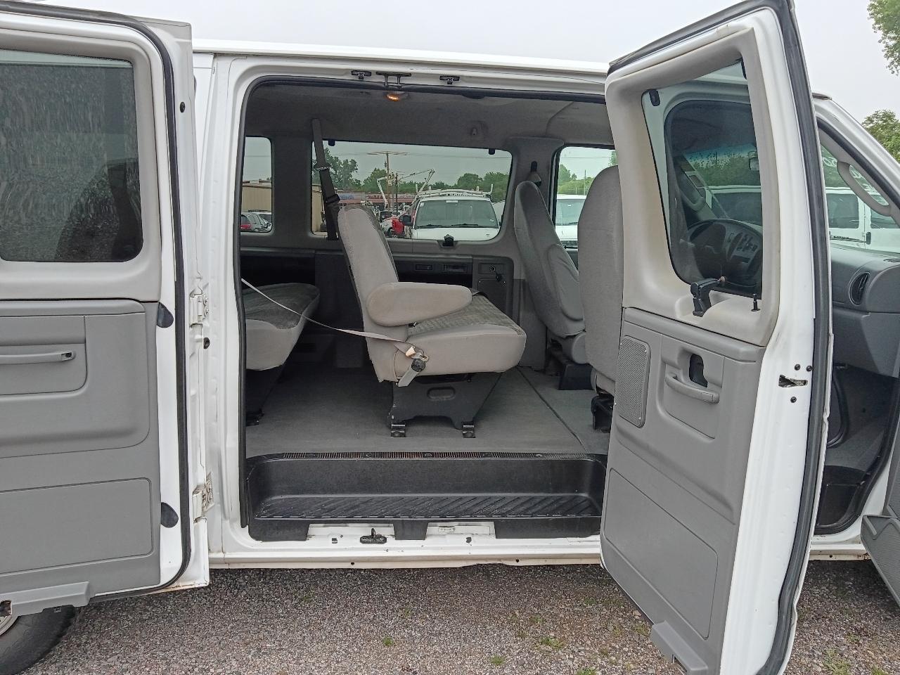 Ford Econoline E-150 XL 2003