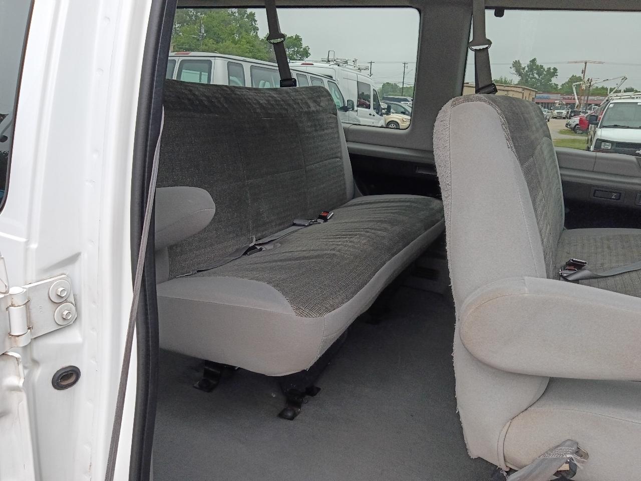Ford Econoline E-150 XL 2003
