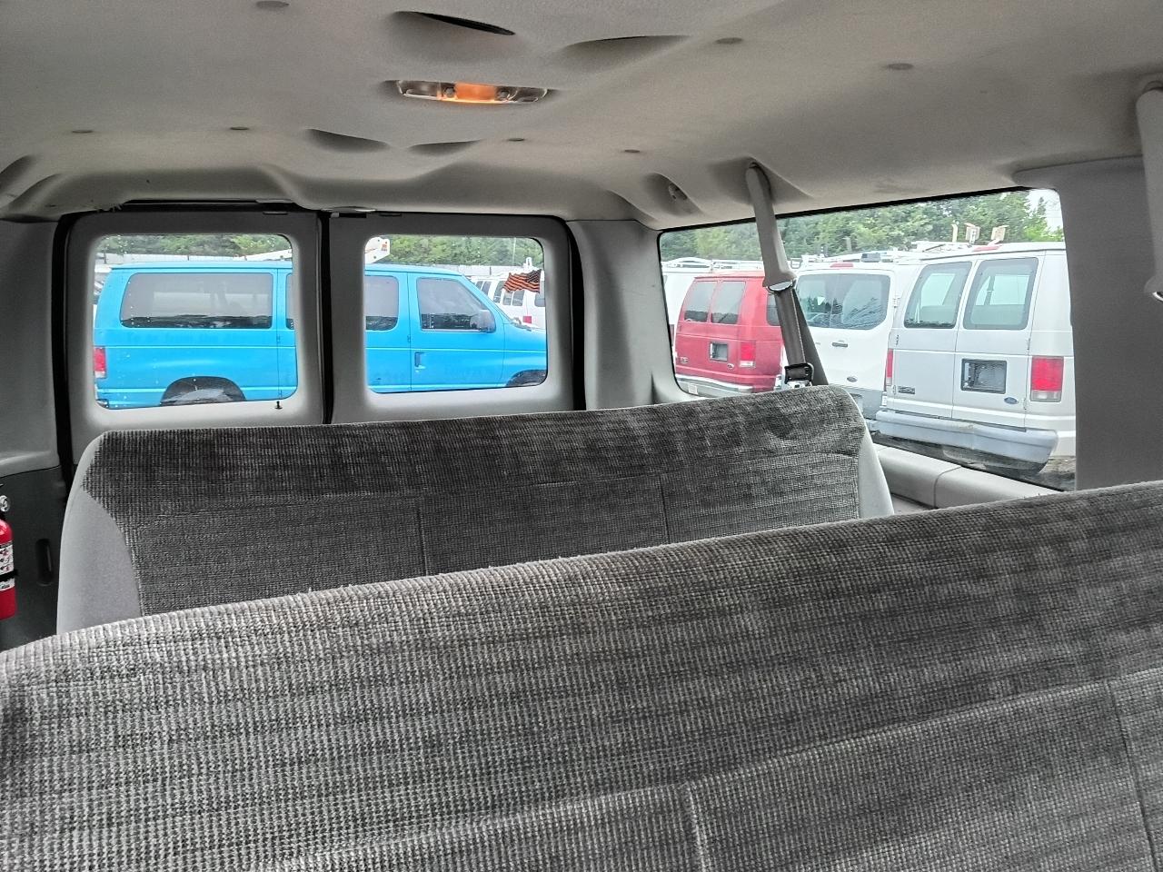 Ford Econoline E-150 XL 2003