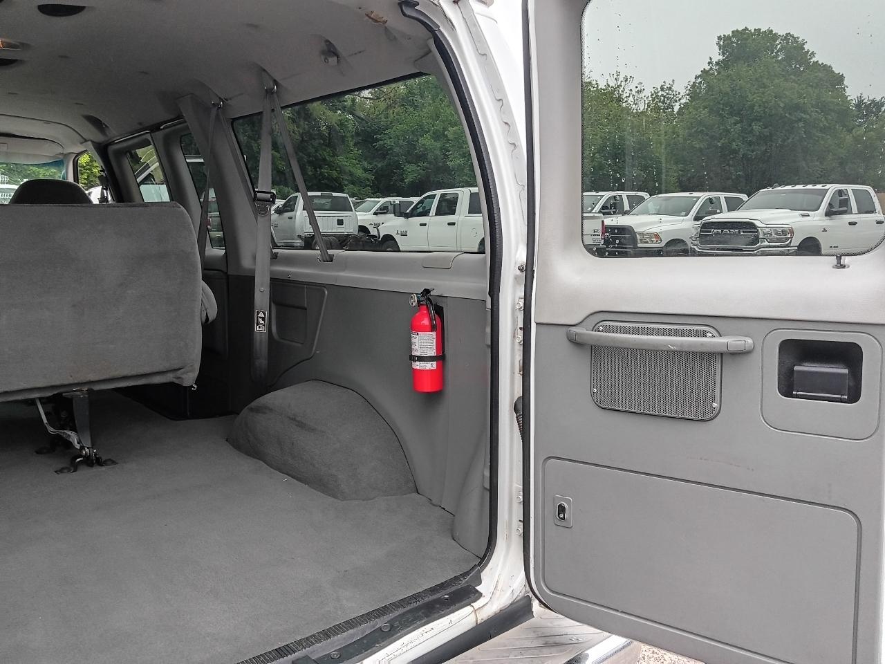 Ford Econoline E-150 XL 2003