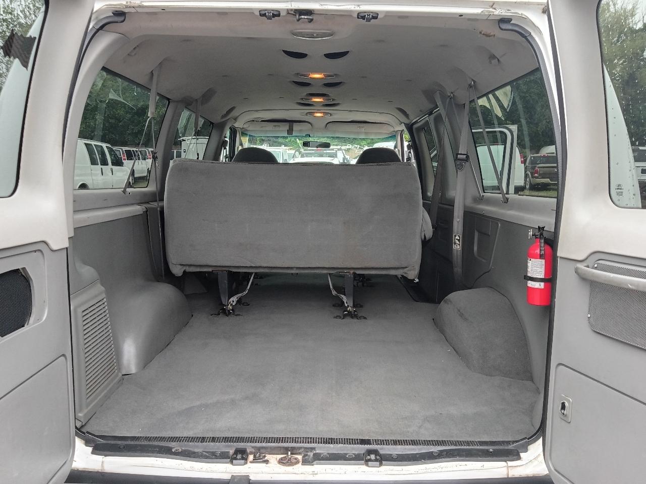Ford Econoline E-150 XL 2003
