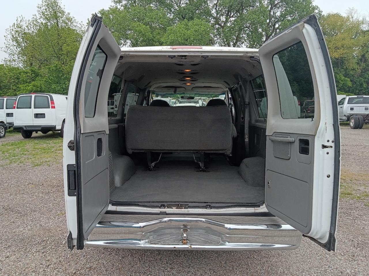 Ford Econoline E-150 XL 2003