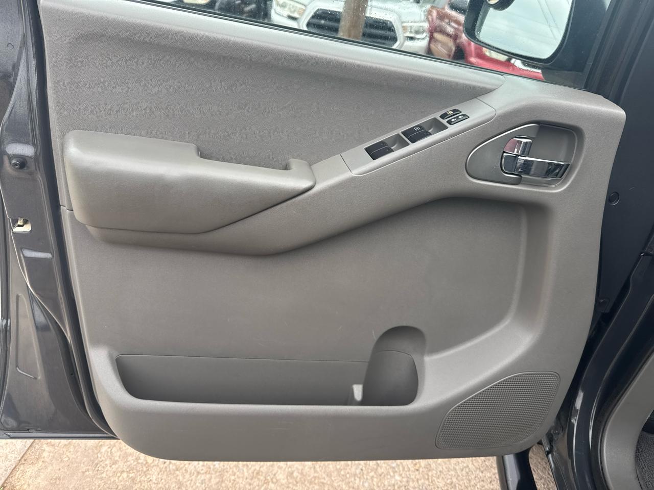 Nissan Frontier S Crew Cab 2WD 2012