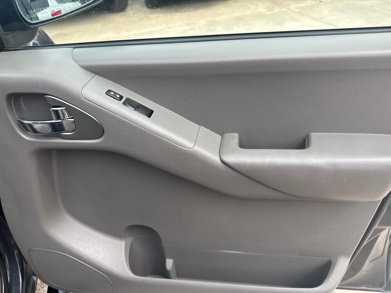 Nissan Frontier S Crew Cab 2WD 2012