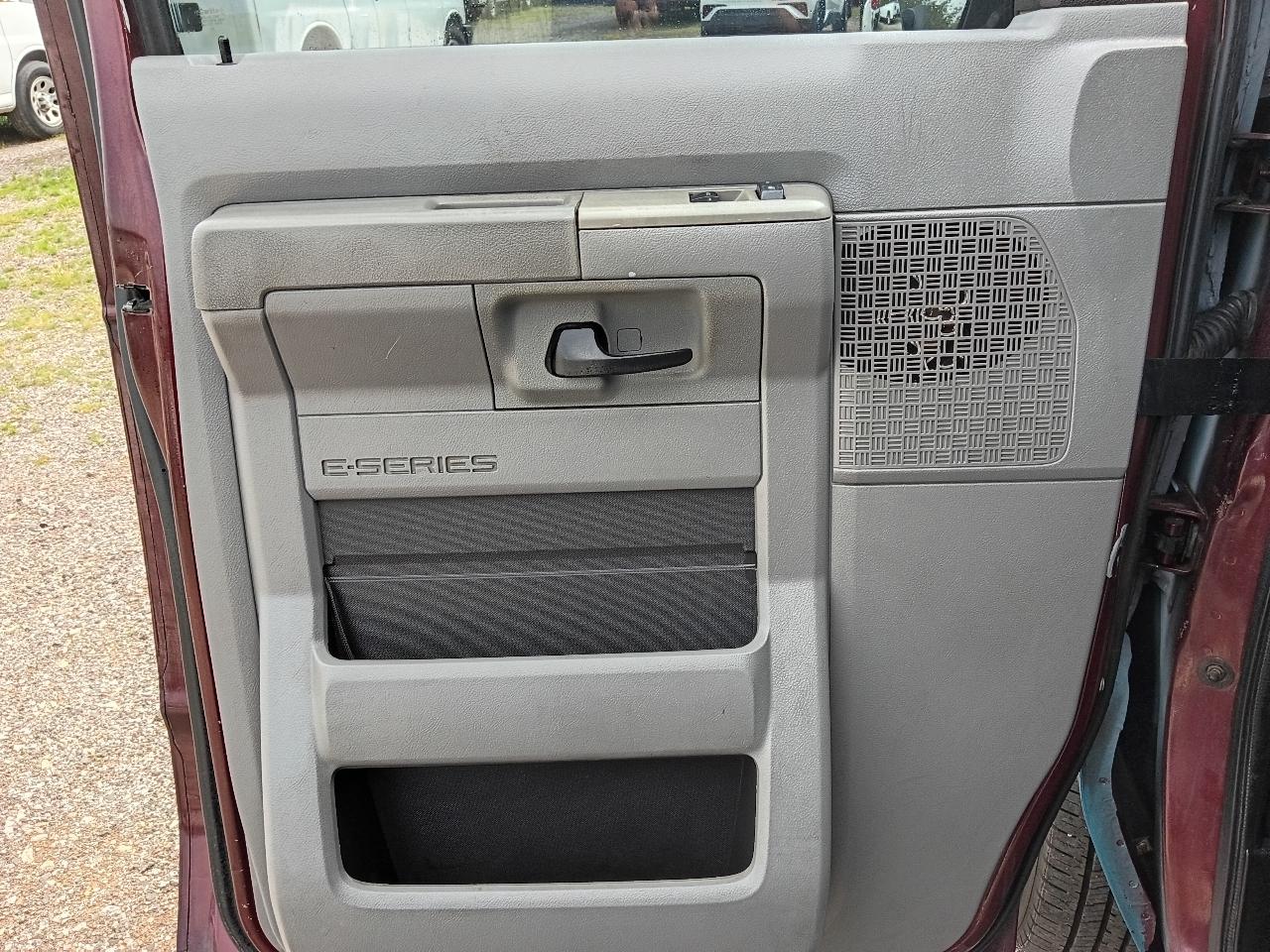 Ford Econoline E-150 XL 2009