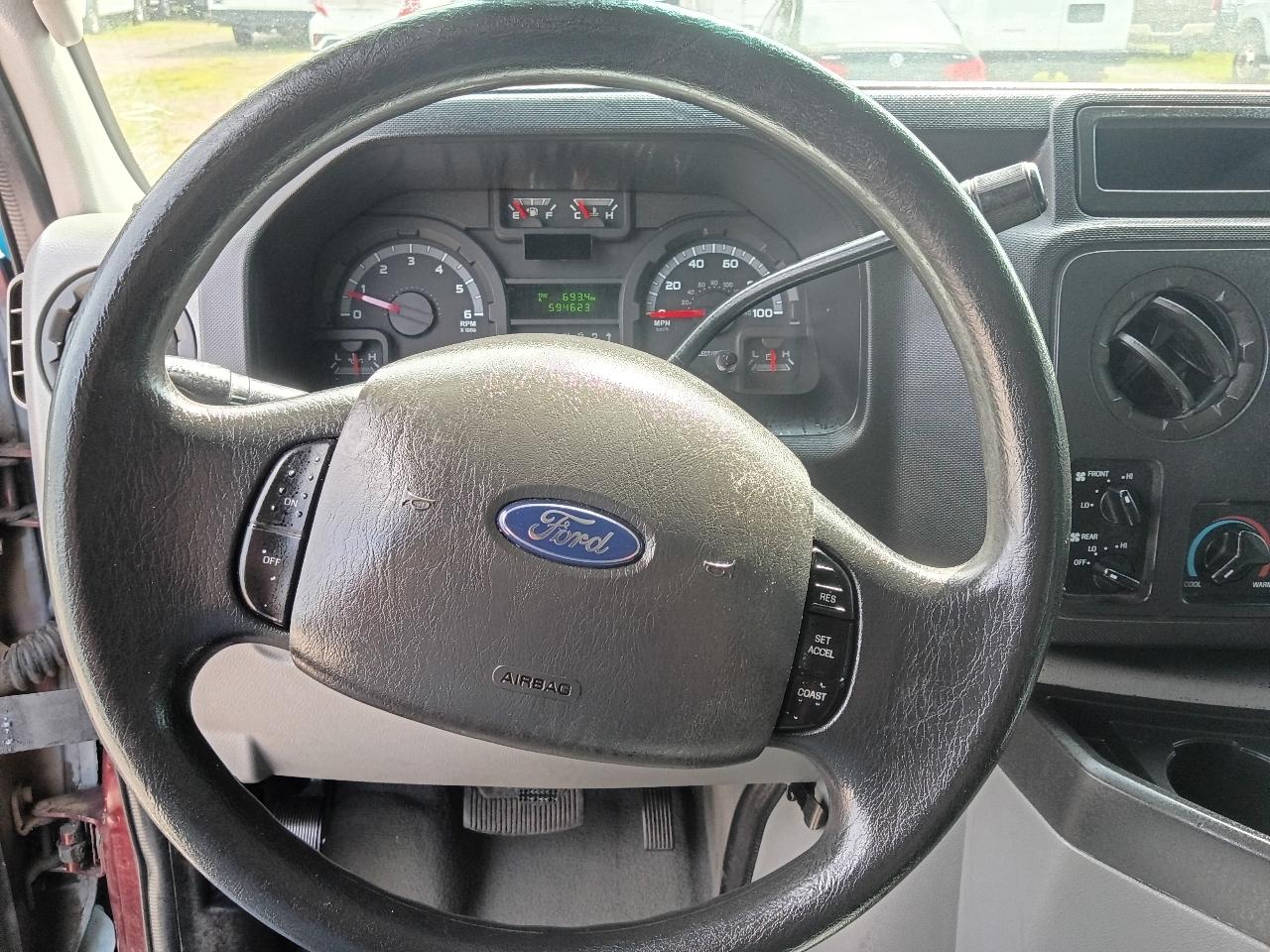 Ford Econoline E-150 XL 2009