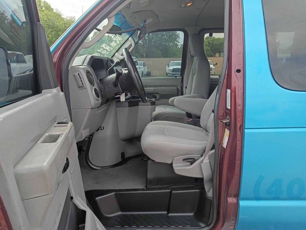 Ford Econoline E-150 XL 2009