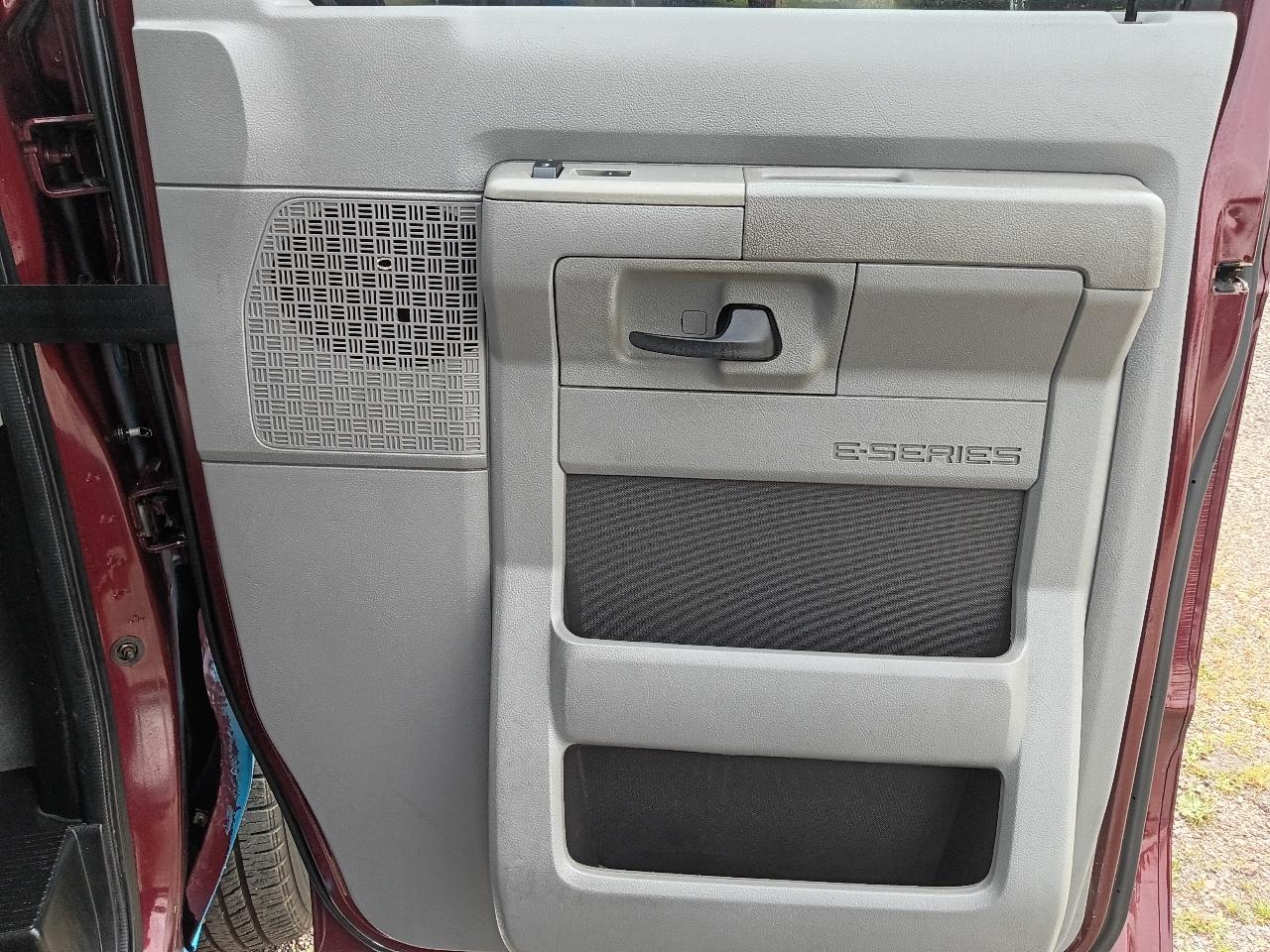 Ford Econoline E-150 XL 2009
