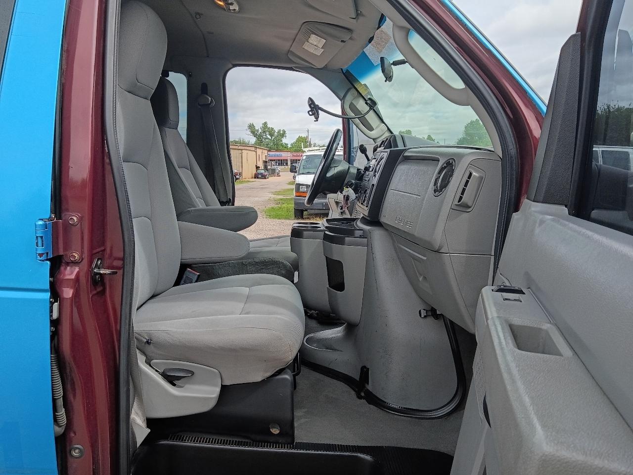 Ford Econoline E-150 XL 2009