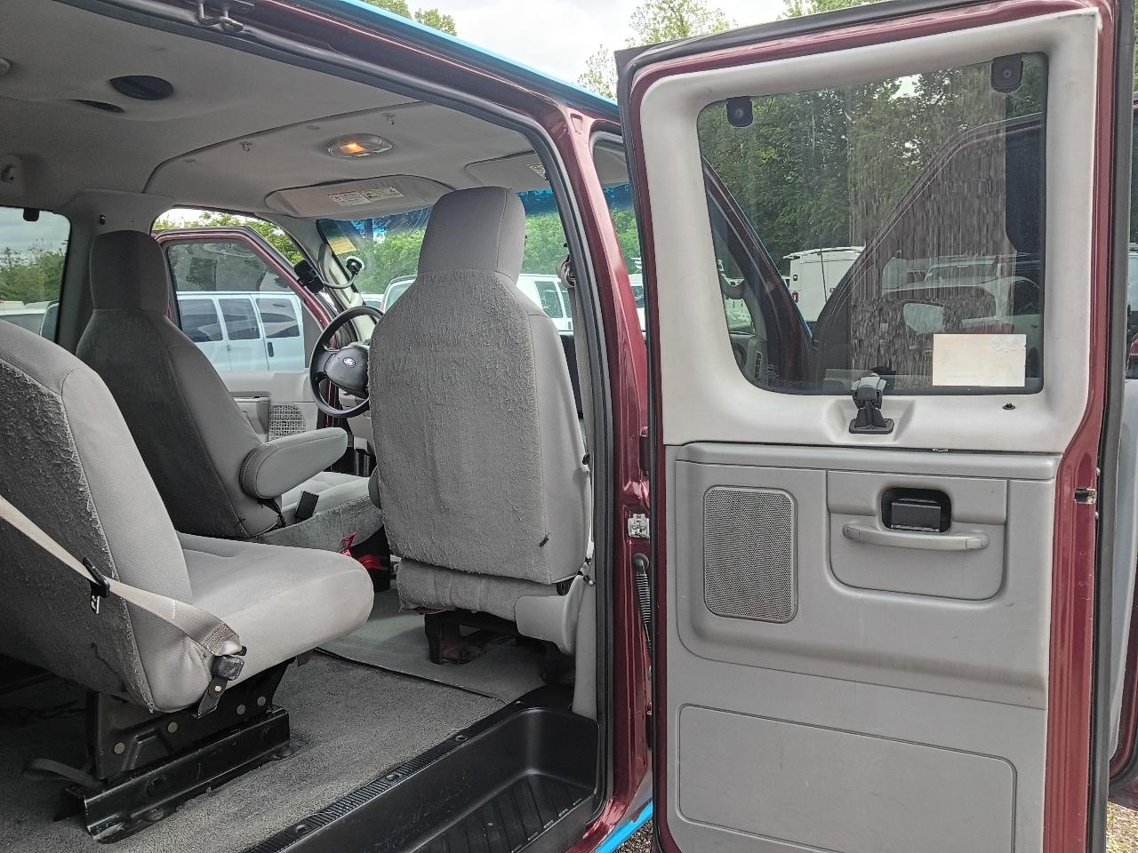 Ford Econoline E-150 XL 2009