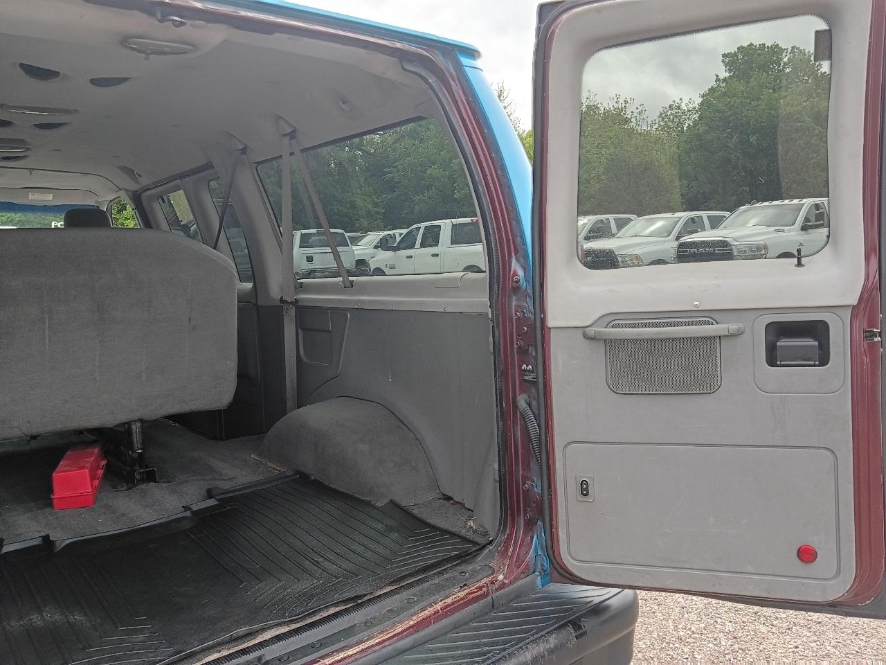 Ford Econoline E-150 XL 2009