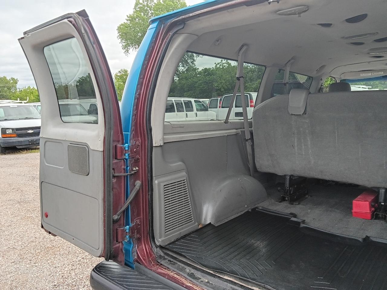Ford Econoline E-150 XL 2009