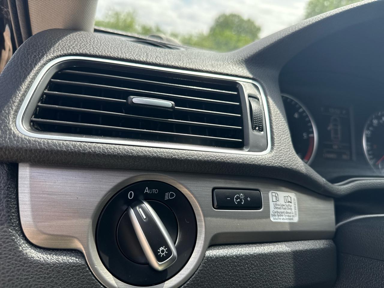 Volkswagen Passat TDI SE 6A w/ Sunroof 2015