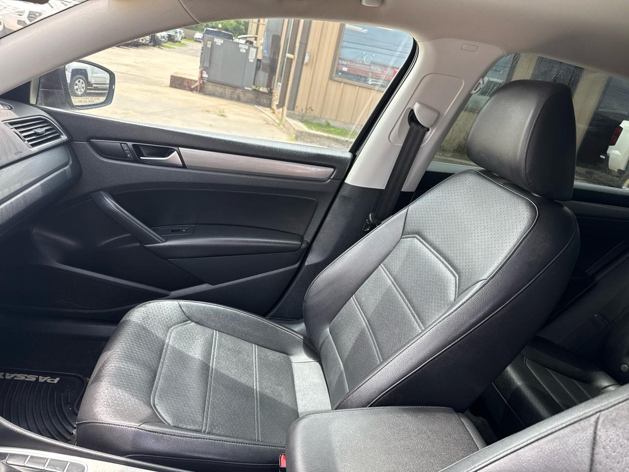 Volkswagen Passat TDI SE 6A w/ Sunroof 2015