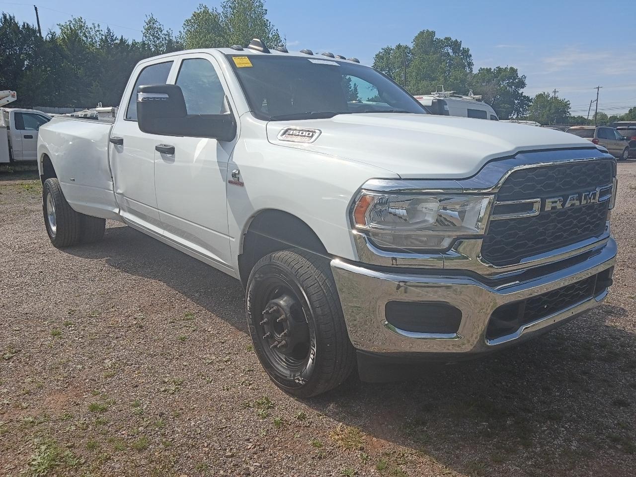 RAM 3500 Tradesman Crew Cab 4WD DRW 2024