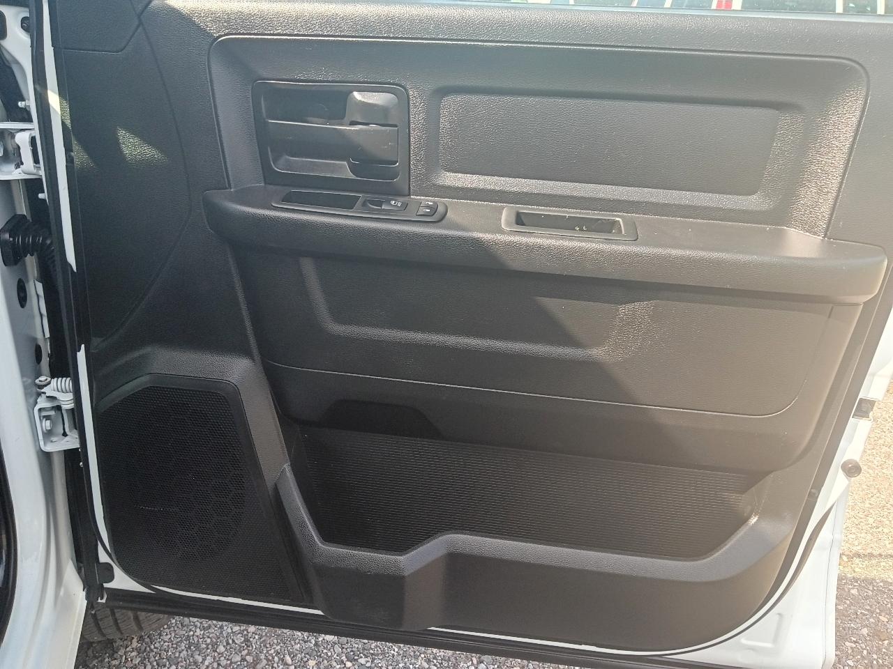 RAM 3500 Tradesman Crew Cab 4WD DRW 2024